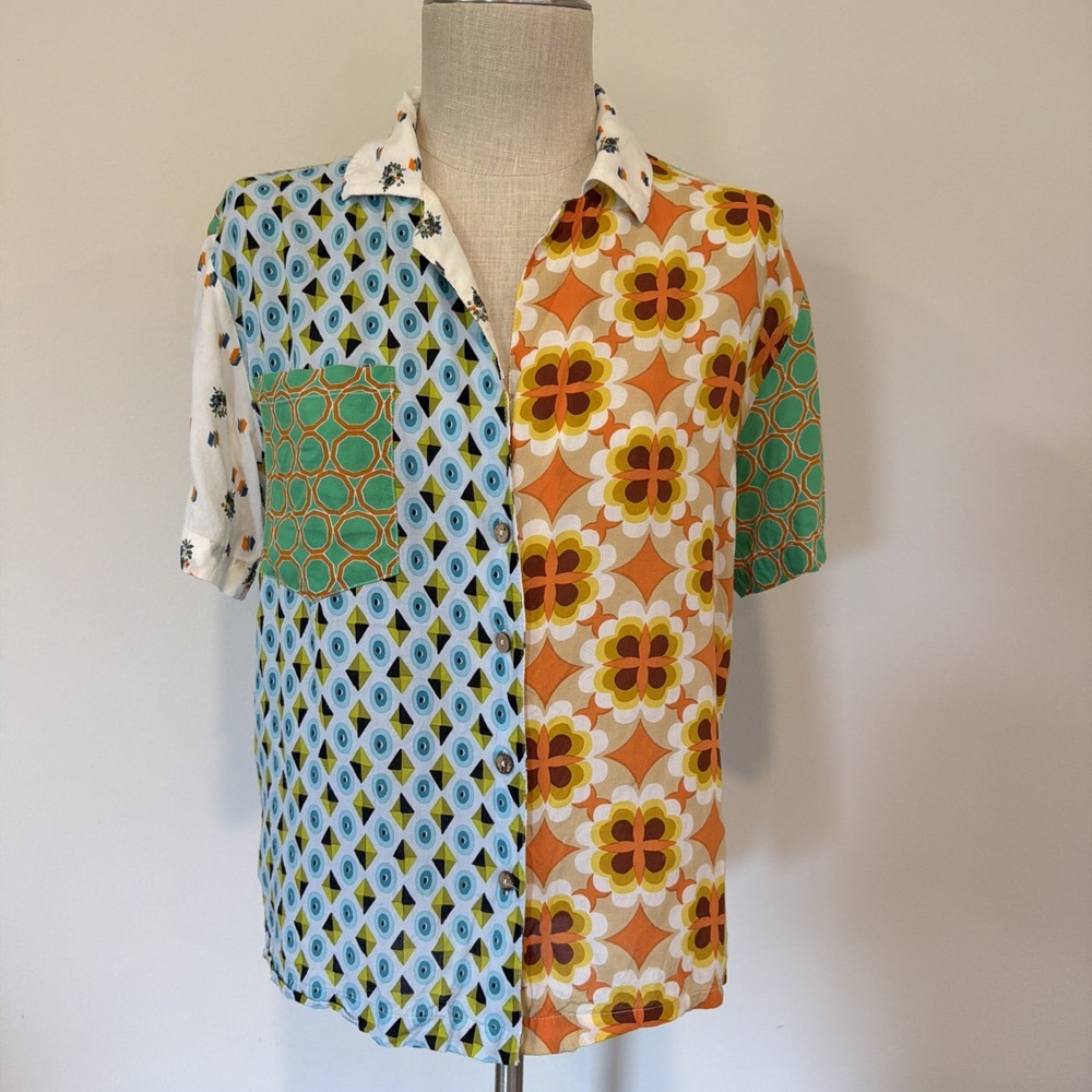 Urban Outfitters Gardenia Souvenir Geometric  Button-Up Shirt Short Sleeve Small